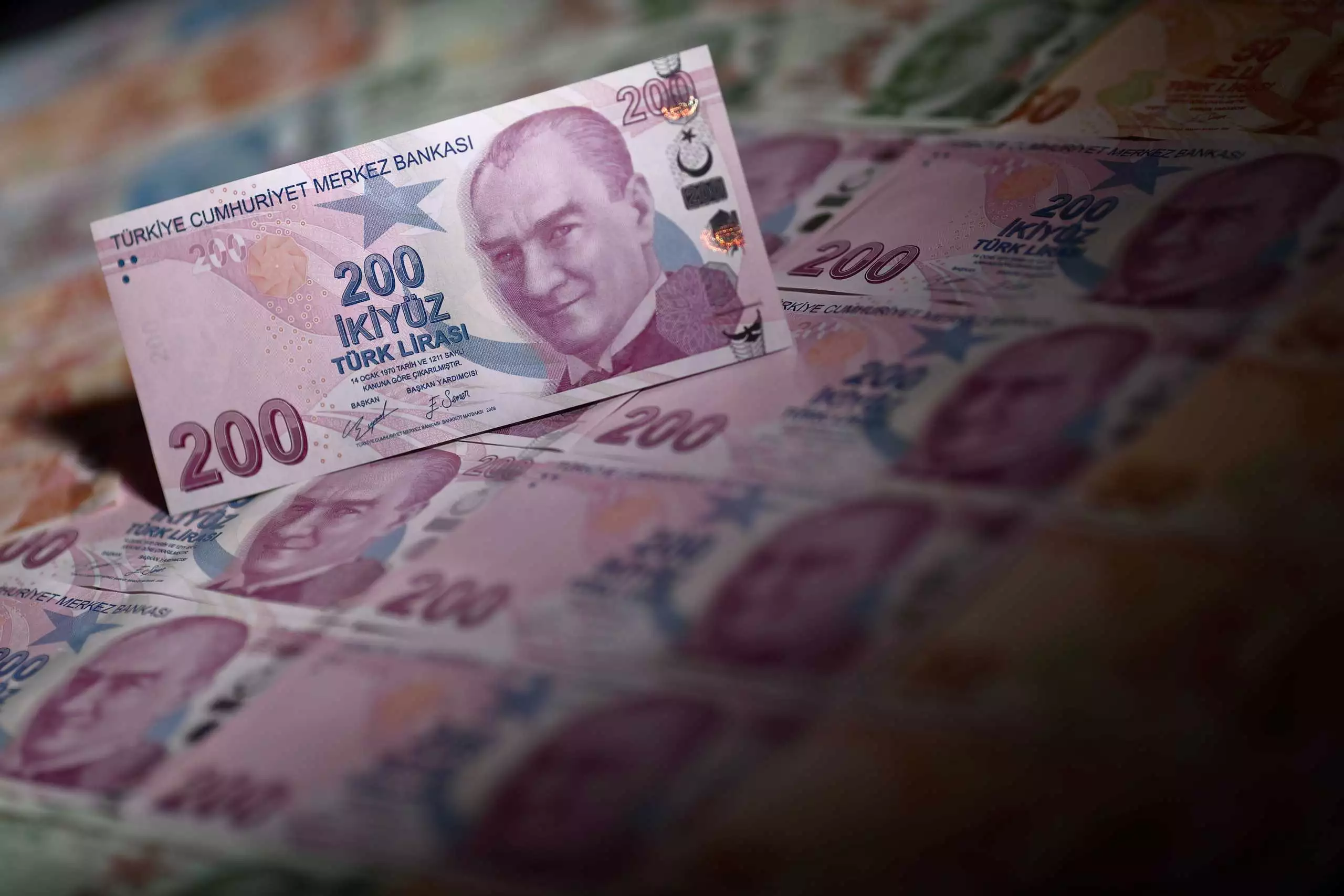Τουρκία: Μείωση των επιτοκίων από την κεντρική τράπεζα – Υποχωρεί η λίρα