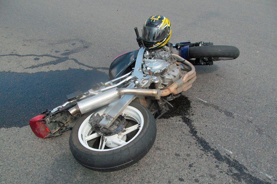 Περιφερειακός Υμηττού: Δίκυκλο έπεσε πάνω σε αυτοκίνητο – Σοβαρά τραυματισμένος οδηγός μηχανής