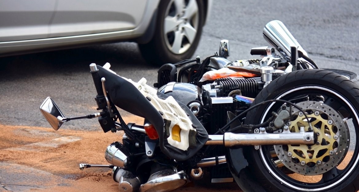 Κόρινθος: Διανομέας συγκρούστηκε με IX – Τραυματίστηκε σοβαρά ο δικυκλιστής