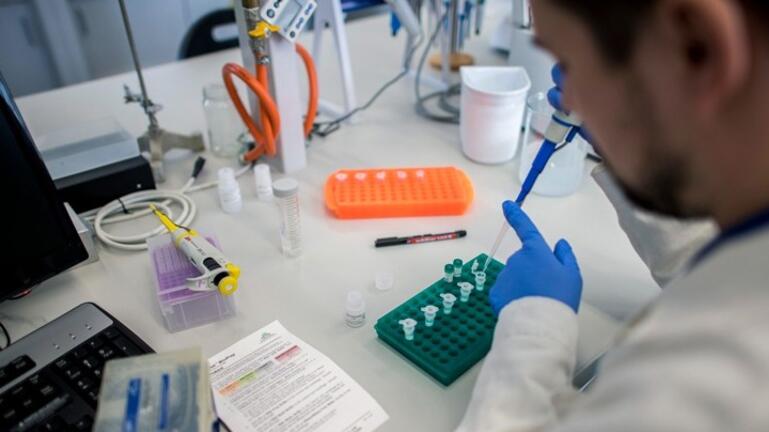 Κορωνοϊός: Δύο στους τρεις ασθενείς μεταδίδουν και μετά από πέντε μέρες σύμφωνα με έρευνα