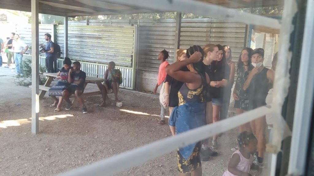 Βίντεο: «Αλληλέγγυοι» τραμπουκίζουν εργαζόμενους στη δομή του Ελαιώνα