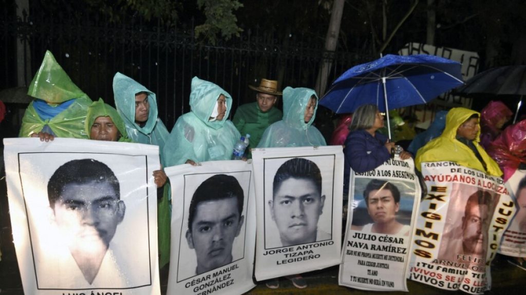 Μεξικό: 64 στρατιωτικοί και αστυνομικοί συνελήφθησαν για εμπλοκή στην εξαφάνιση 43 φοιτητών