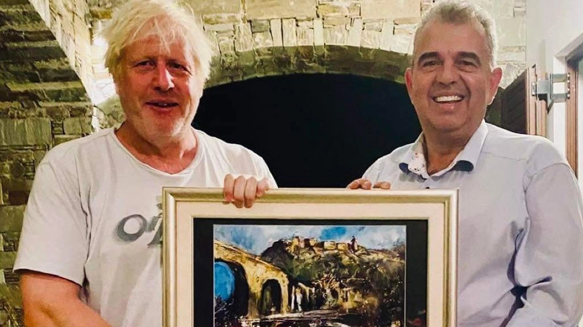 Μπόρις Τζόνσον: Η συνάντηση με τον δήμαρχο Καρύστου και τα τοπικά προϊόντα