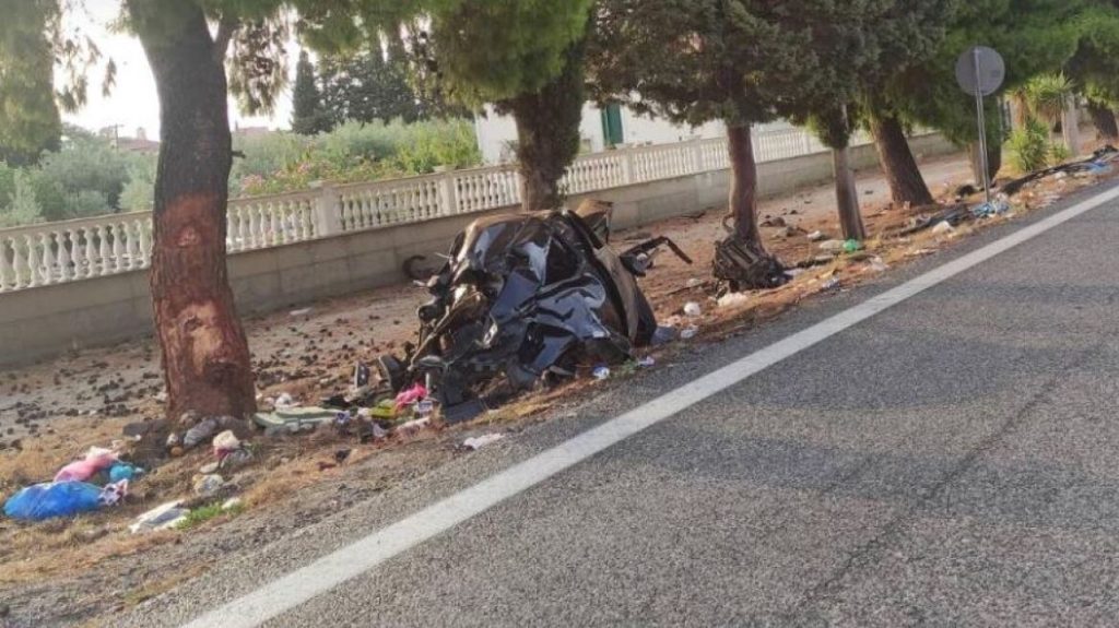 Τραγωδία στο Γαλαξίδι: Νεκροί 21χρονη και 24χρονος σε τροχαίο