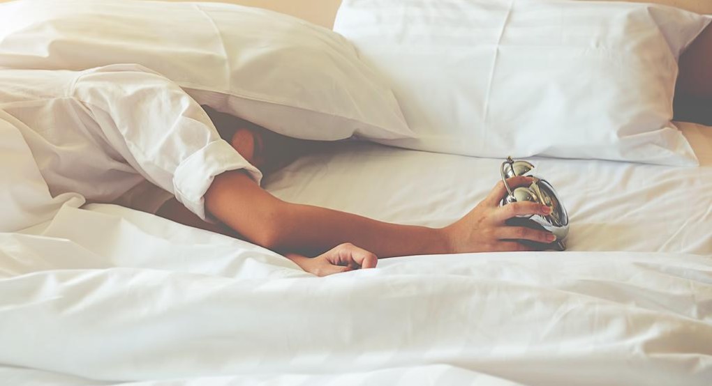 Νέα μελέτη: Το ακανόνιστο ωράριο ύπνου μπορεί να αυξήσει κατά 29% τον κίνδυνο υπέρτασης