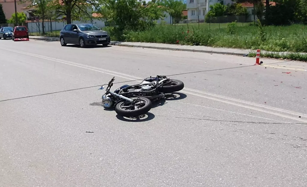 Hράκλειο: Σε σοβαρή κατάσταση 25χρονος μοτοσικλετιστής έπειτα από σύγκρουση με αυτοκίνητο