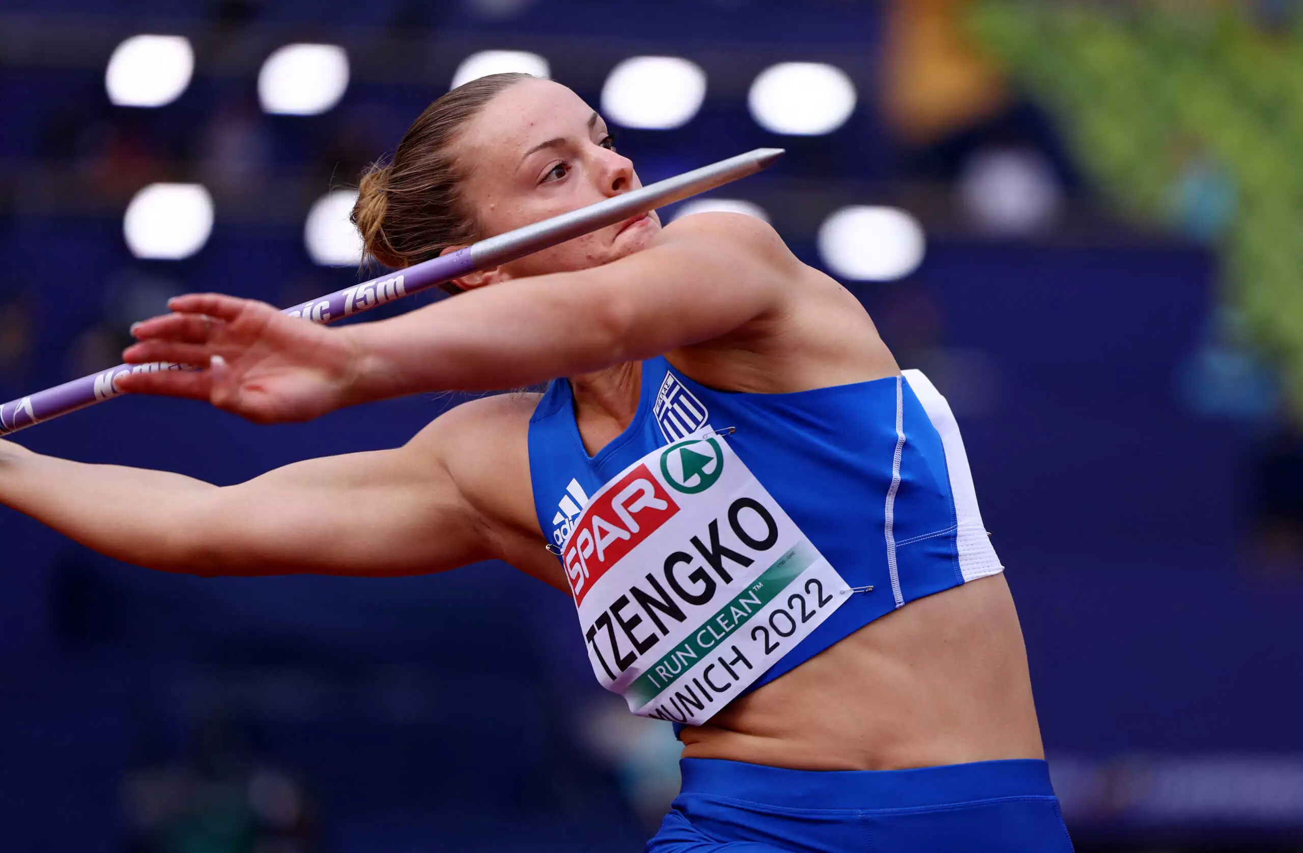 Ελίνα Τζένγκο: Σε ρημαγμένο γήπεδο στη Χαλκιδική προπονείται η πρωταθλήτρια Ευρώπης