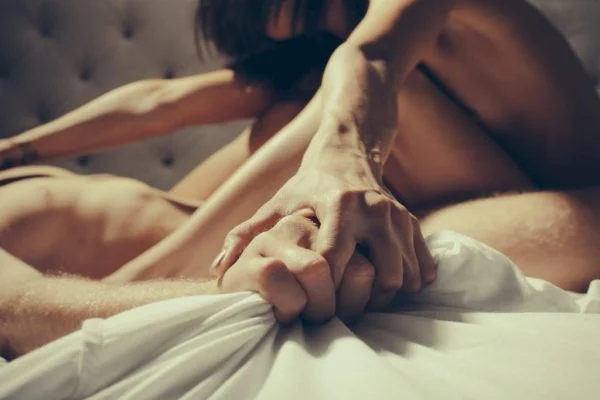 Το ζευγάρι που έκανε επιχείρηση τις ερωτικές του επαφές – 15.000 άνθρωποι πληρώνουν για να τις δούνε