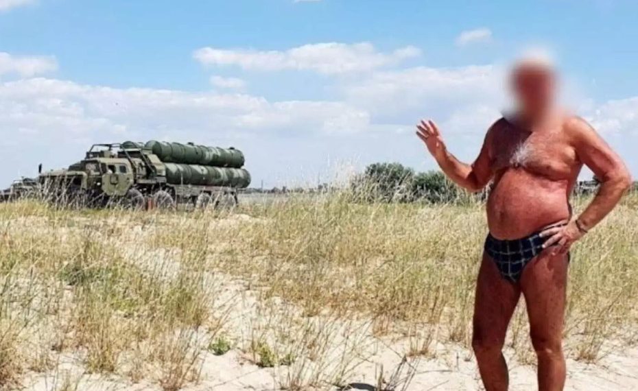 Κριμαία: Ρώσος τουρίστας πόζαρε με μαγιό και… αποκάλυψε τη θέση πυραύλων S-400 στην Κριμαία