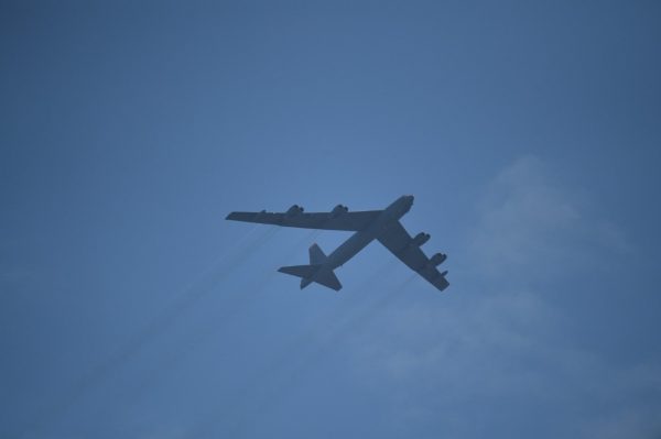 Αμερικανικά βομβαρδιστικά B-52 πέταξαν πάνω από τα Σκόπια