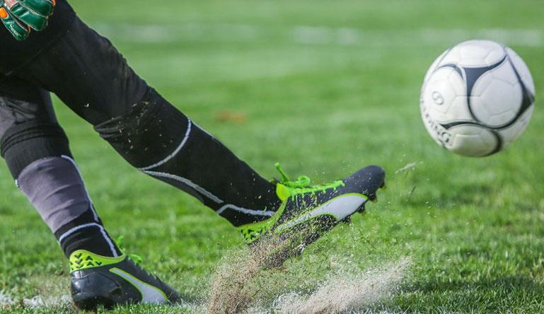 Ο ποδοσφαιριστής που έριξε ένα αεροπλάνο με μια μπαλιά του