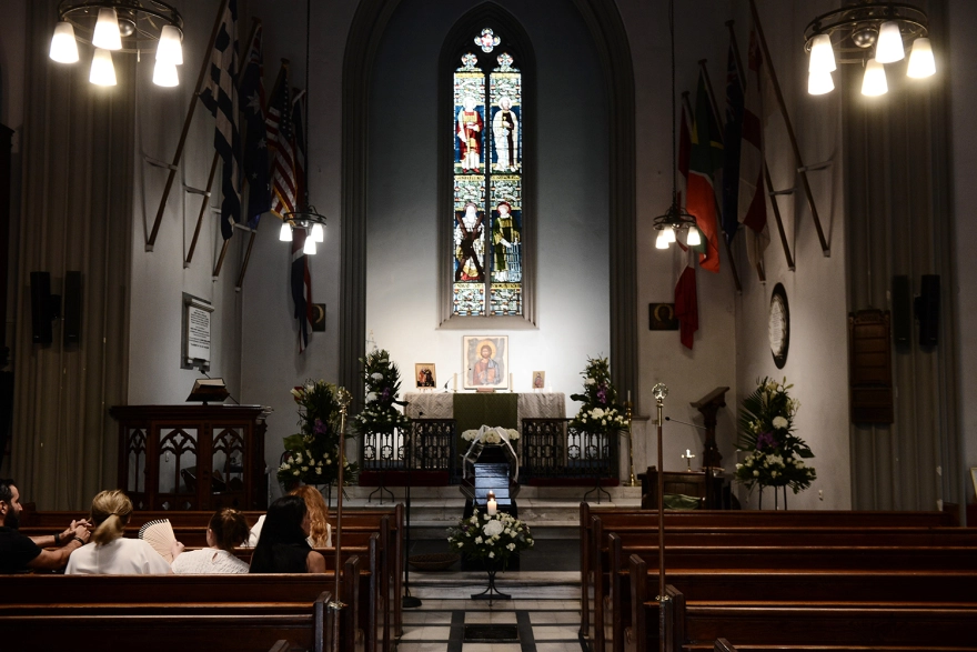 Ρόμπερτ Ουίλιαμς: Αυτή την ώρα το τελευταίο «αντίο» – Δείτε εικόνες (φωτο)