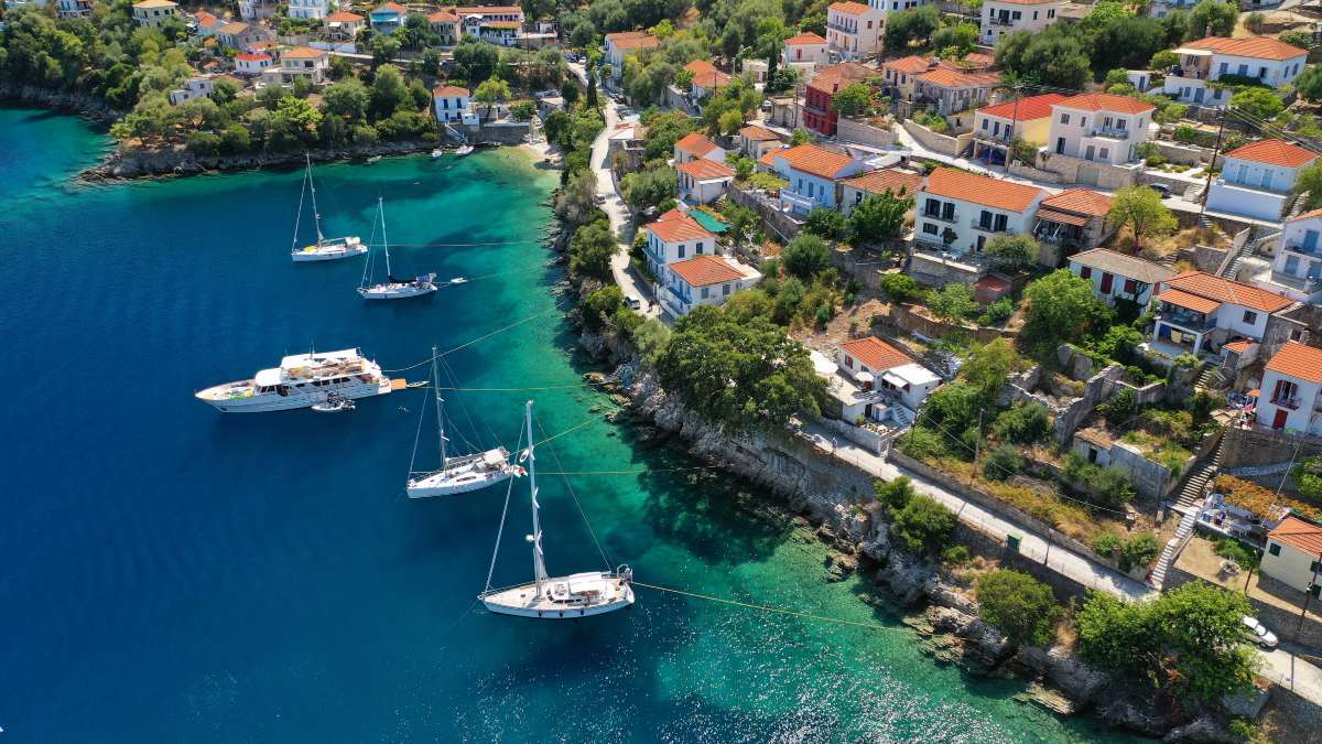 Επτά παραθαλάσσια γραφικά μικρά χωριά που θα λατρέψετε – Ιδανικοί προορισμοί για διακοπές