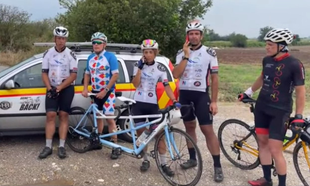 Ποδηλάτες ζητούν την επιστροφή των μαρμάρων του Παρθενώνα κάνοντας την απόσταση «Λονδίνο-Αθήνα»