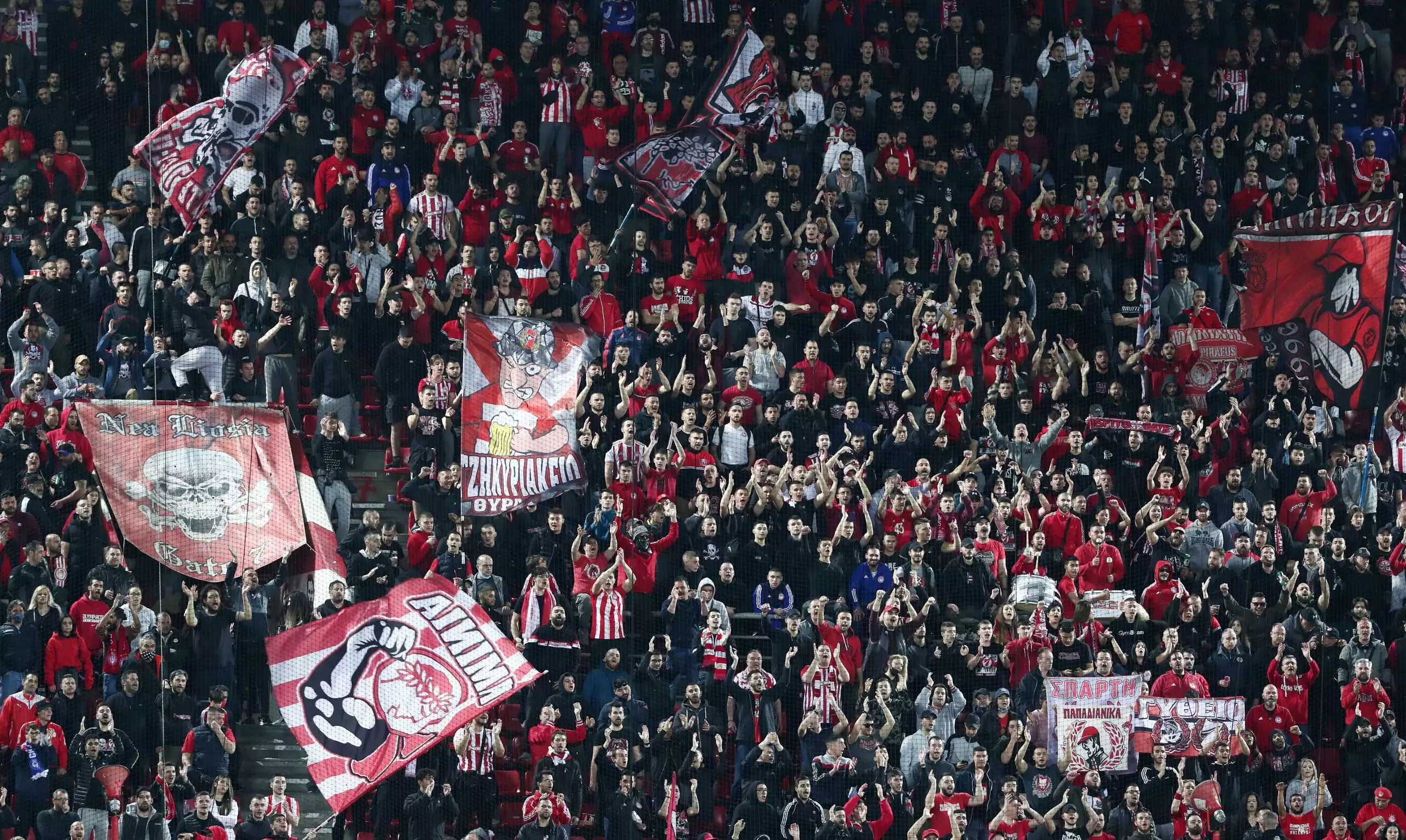 Ολυμπιακός: Πρόστιμο από την UEFA για την χρήση λέιζερ κατά παικτών της Σλόβαν Μπρατισλάβας