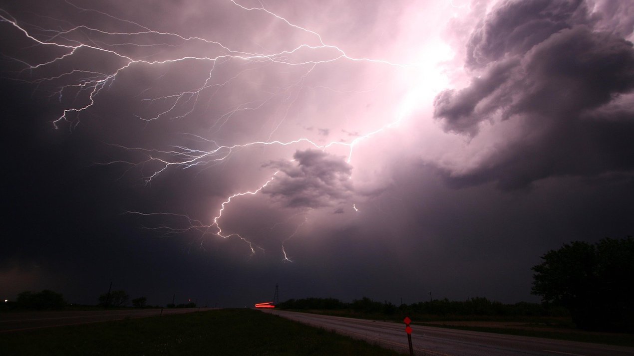 Μήνυμα από το 112 σε βόρεια και κεντρική Ελλάδα για ισχυρές βροχές και καταιγίδες