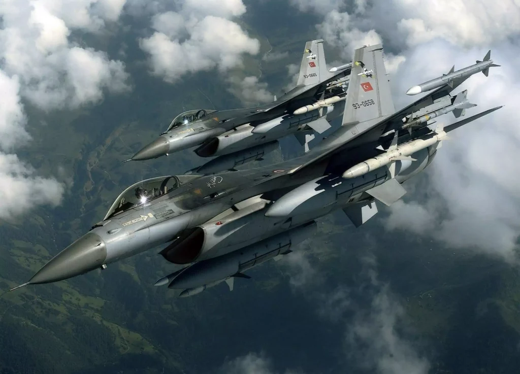 Νέα τουρκικά παραμύθια: Η ΠΑ «παρενοχλεί» τα τουρκικά F-16 στον… ελληνικό εναέριο χώρο