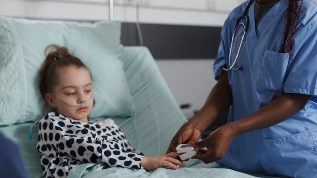 Νέα παιδική νόσος: Πόσο απειλητική είναι η γρίπη της ντομάτας – Τι απαντούν οι ειδικοί