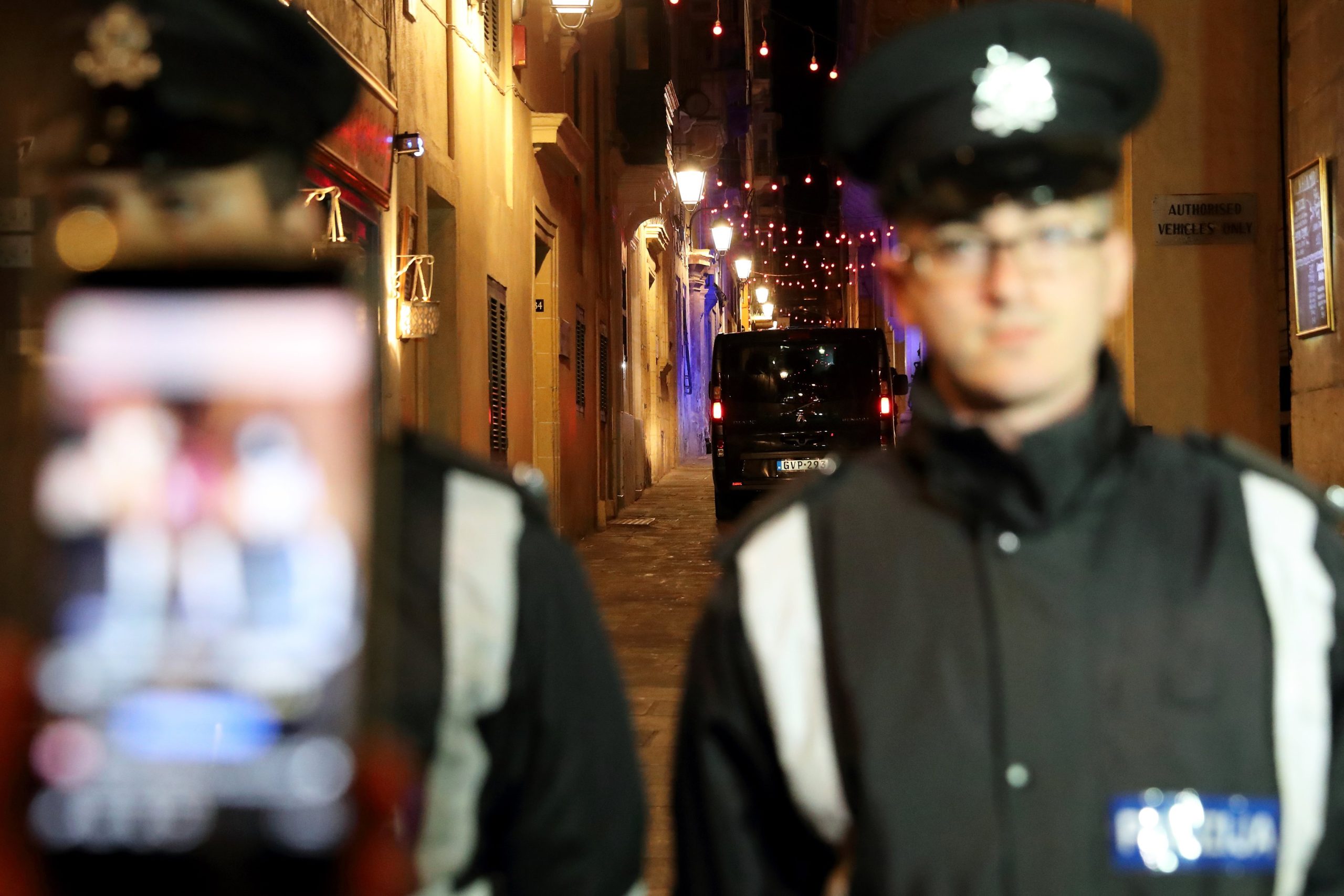 Φονικό στην Αίγινα: Συνελήφθη στην Μάλτα ο δράστης που έκαψε ζωντανούς θεία και ανιψιό το 2015