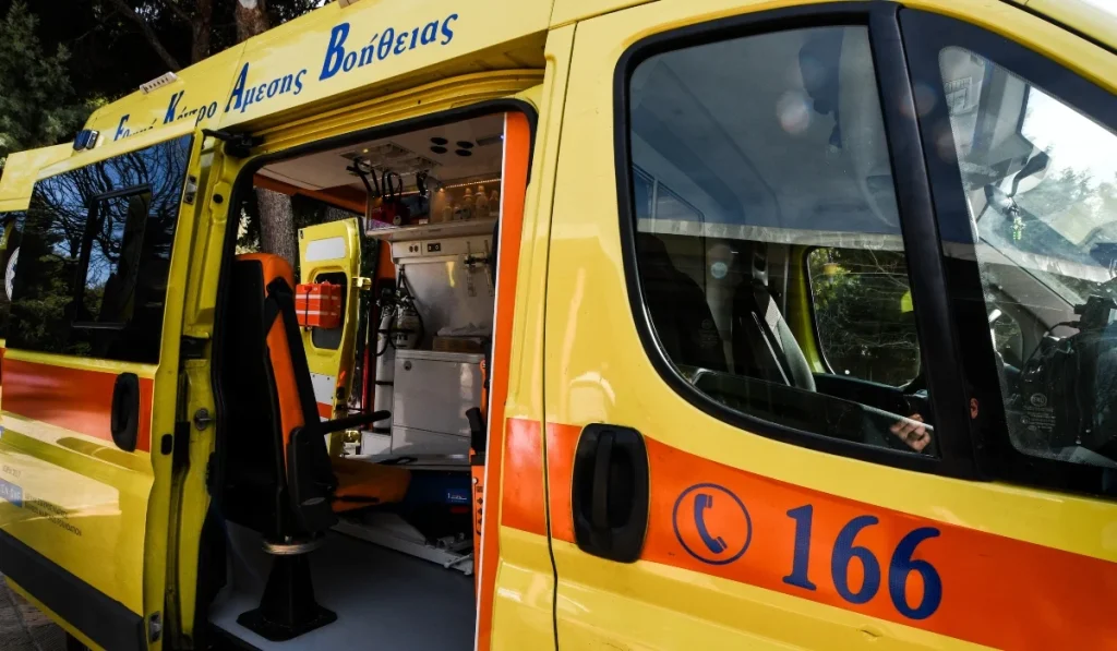 Εγνατία οδός: Νεκρή 66χρονη οδηγός σε τροχαίο – Έπεσε με το ΙΧ της πάνω σε σταματημένο λεωφορείο
