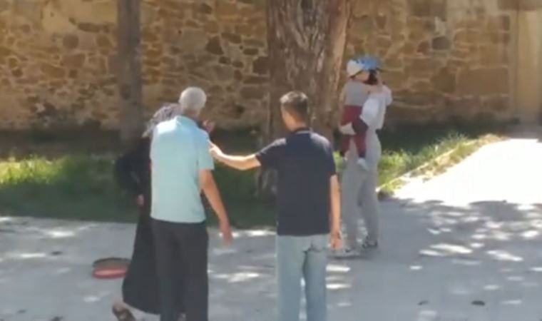 Σοκαριστικό περιστατικό στην Τουρκία: Άνδρας μαχαίρωσε την γυναίκα του μπροστά στο παιδί τους (βίντεο)