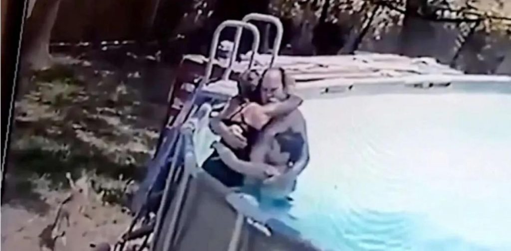 ΗΠΑ: 10χρονο αγόρι έσωσε τη μητέρα του από πνιγμό στην πισίνα τους (βίντεο)