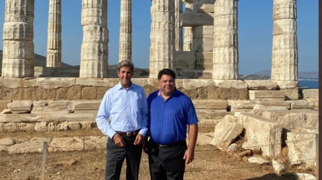 Στο ναό του Ποσειδώνα με τον Τζον Κέρι ο Αμερικανός Πρέσβης στην Αθήνα