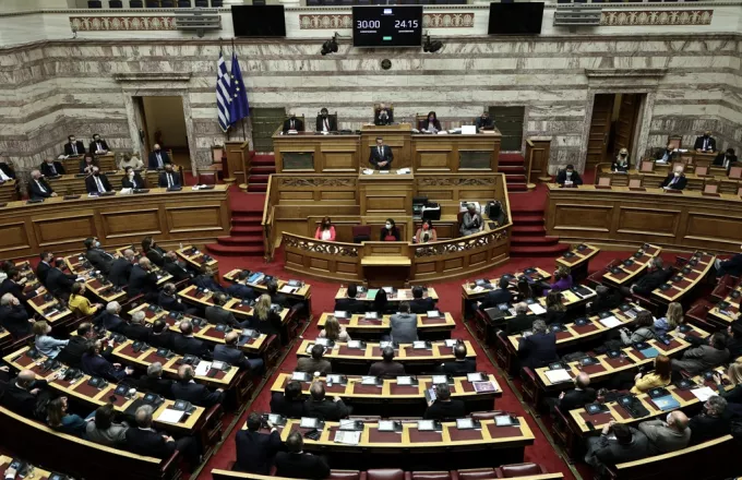 Βουλή: Την διεύρυνση της πρότασης του ΠΑΣΟΚ για Εξεταστική επιτροπή από το 2016 προανήγγειλε ο Καστανίδης
