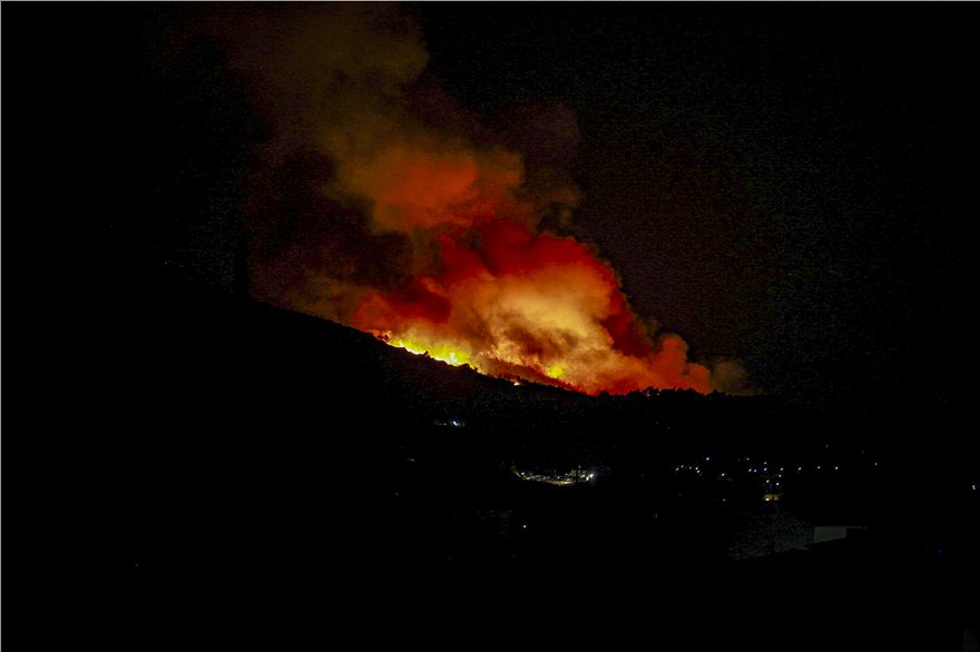 Θεσσαλονίκη: Ολονύχτια μάχη με τις φλόγες σε χωματερή στον Εύοσμο
