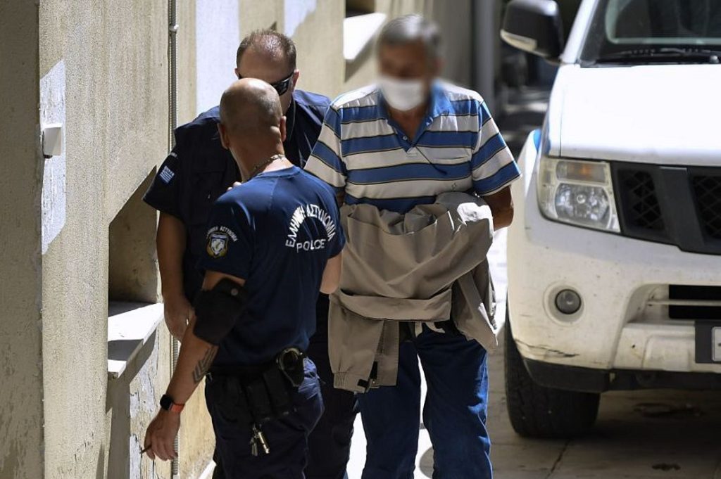 Ιωάννινα: Ελεύθερος ο αντιδήμαρχος που έσερνε τον γάιδαρο με το αγροτικό του