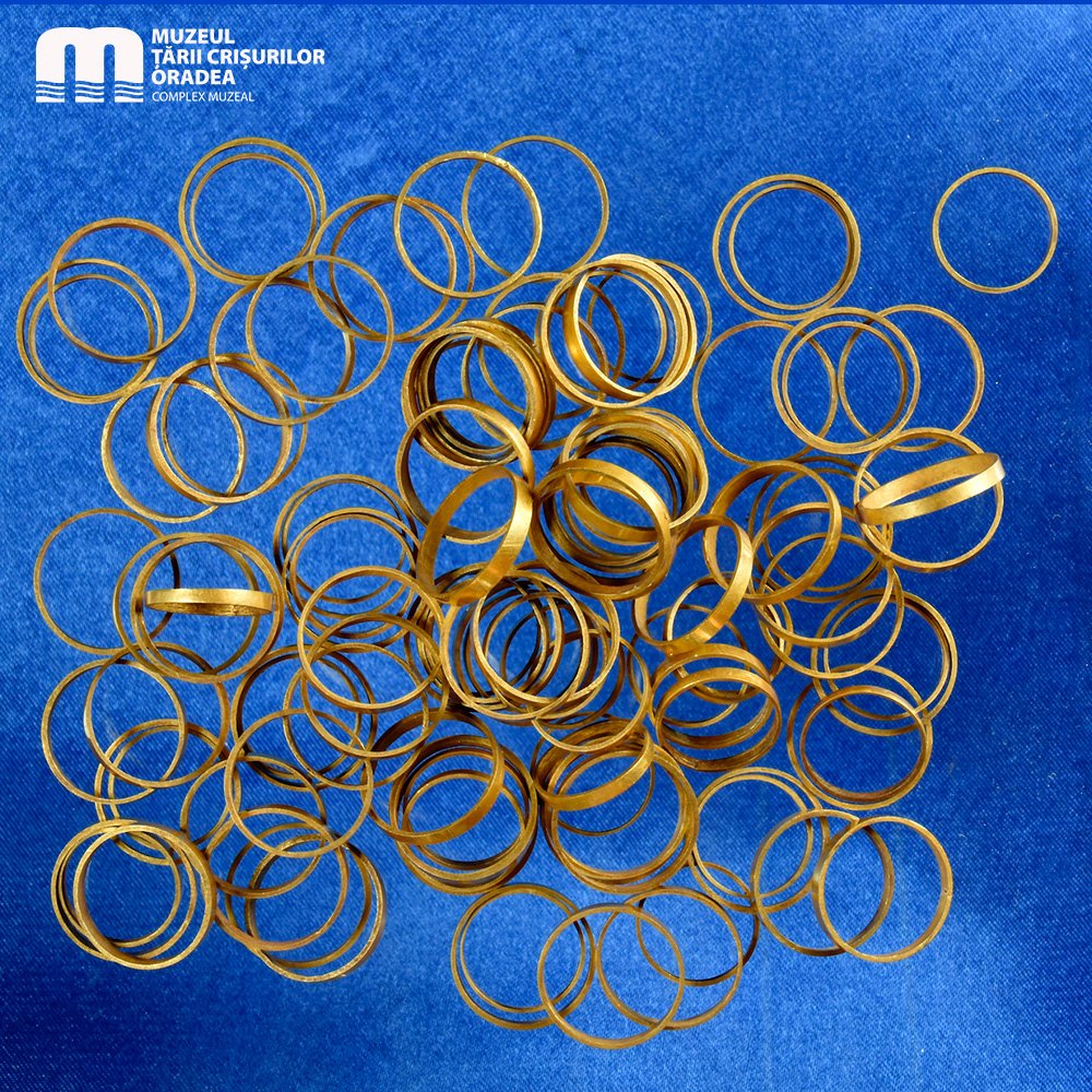 Ανακαλύφθηκε θησαυρός με 169 χρυσά δαχτυλίδια σε προϊστορικό τάφο στη Ρουμανία