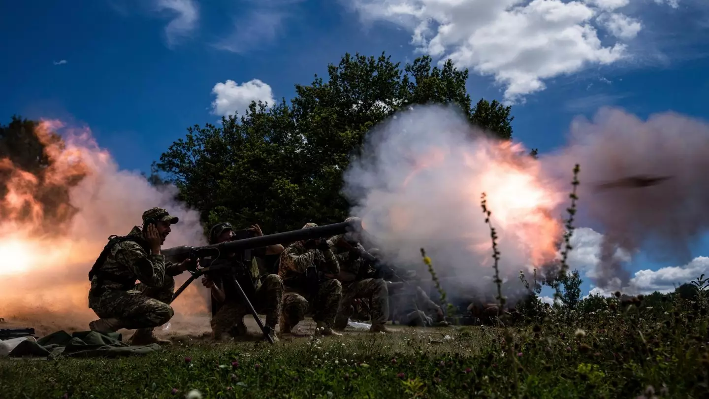 Σκληρές μάχες στην Χερσώνα – Το ρωσικό Πυροβολικό «έσπασε» την αιχμή της ουκρανικής επίθεσης αλλά οι Ουκρανοί επιμένουν
