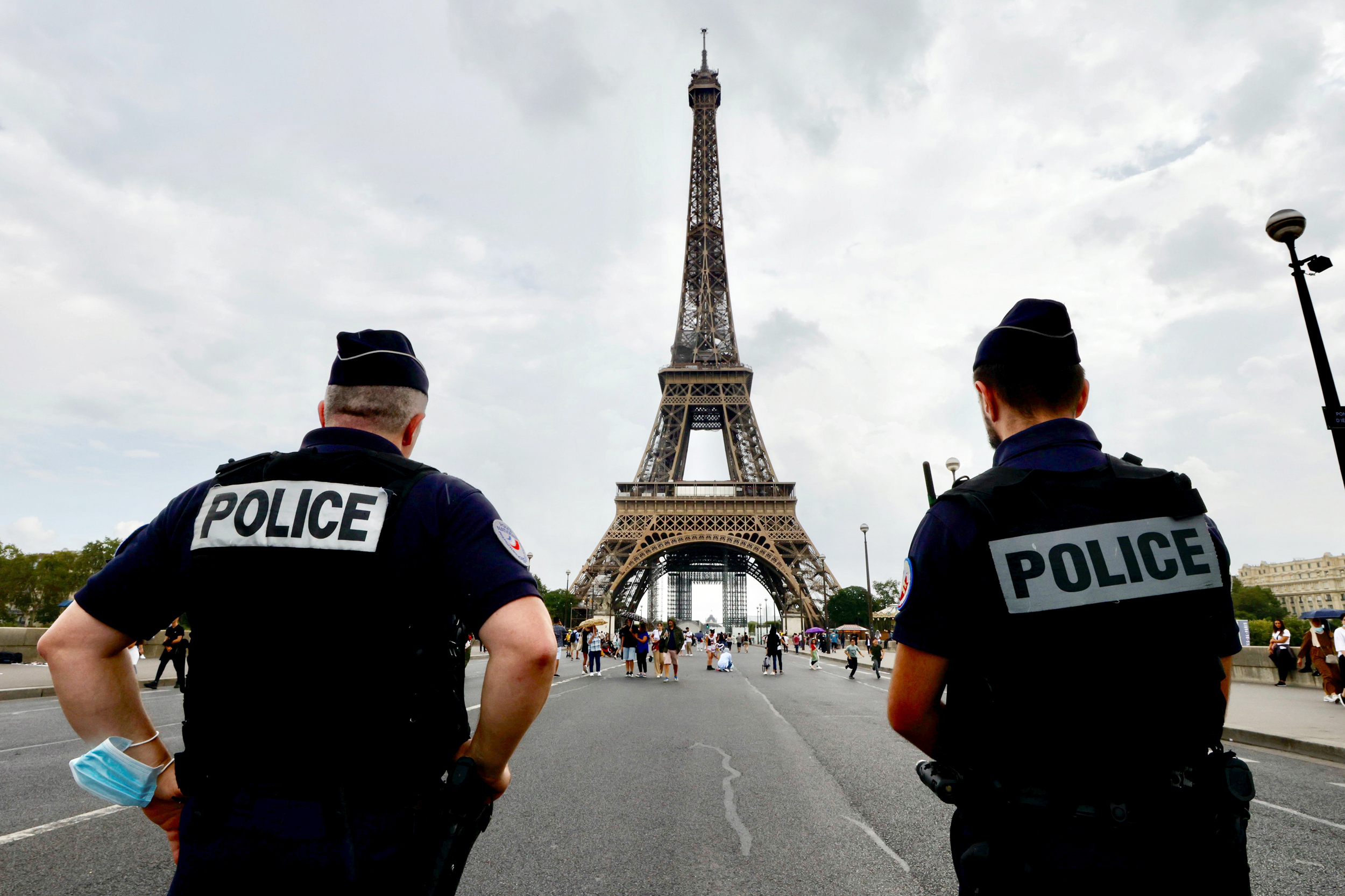 Γαλλία: 3.000 νέοι «πράσινοι αστυνομικοί» θα συλλαμβάνουν άτομα για τα… «κλιματικά εγκλήματα»
