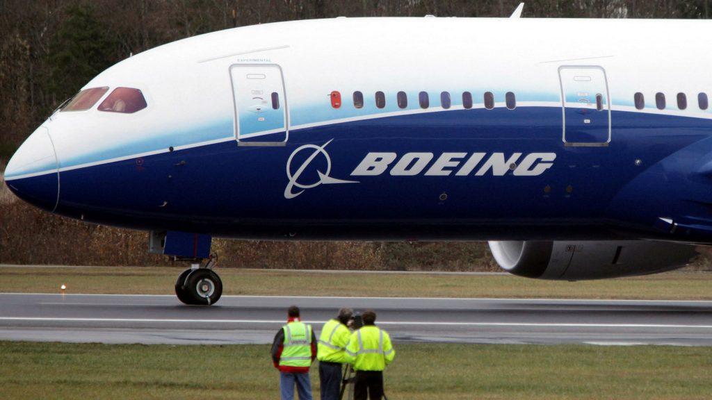Συναγερμός για την Boeing: Στο έλεος χάκερ λόγω κενού ασφαλείας σε εφαρμογή