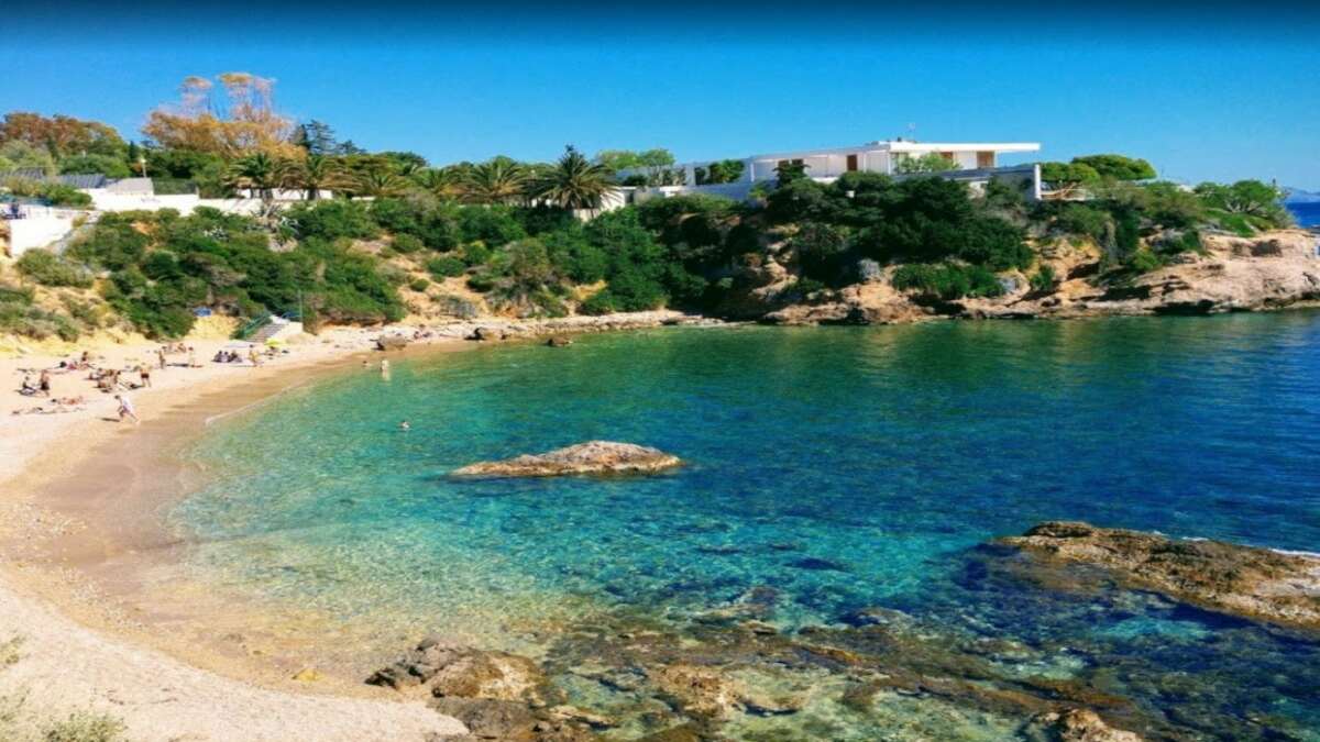 Αλθέα: Μια παραλία όνειρο με κρυστάλλινα νερά περίπου 45 λεπτά από το κέντρο της Αθήνας