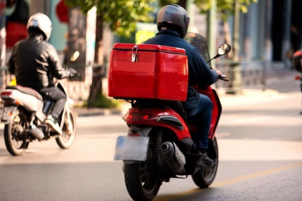 Κρήτη: Μηχανάκι ντελίβερι παρέσυρε 70χρονο – Στο νοσοκομείο ο τραυματίας