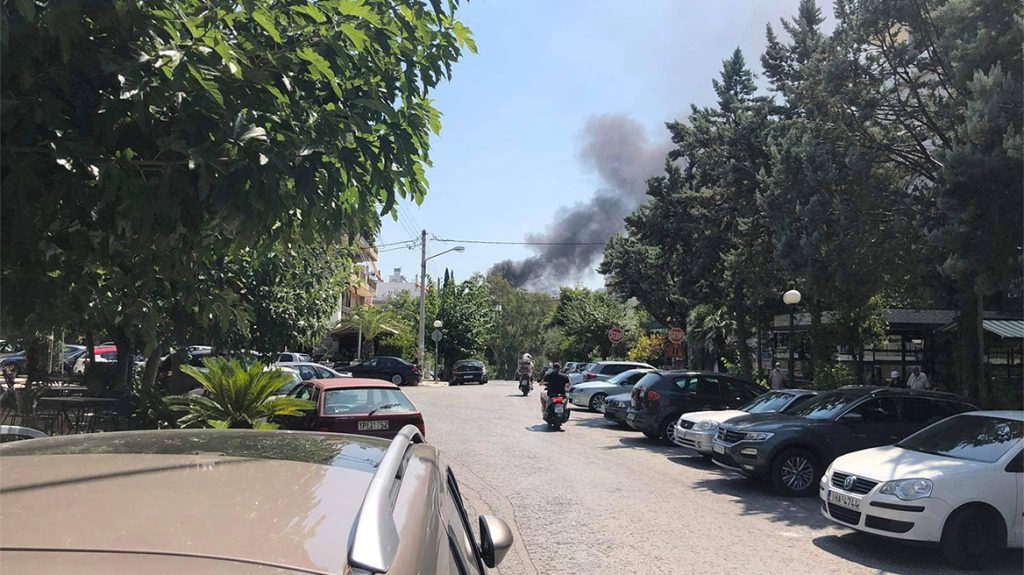 Φωτιά στη Λεωφόρο Ηρακλείου κοντά στο γήπεδο του Απόλλωνα