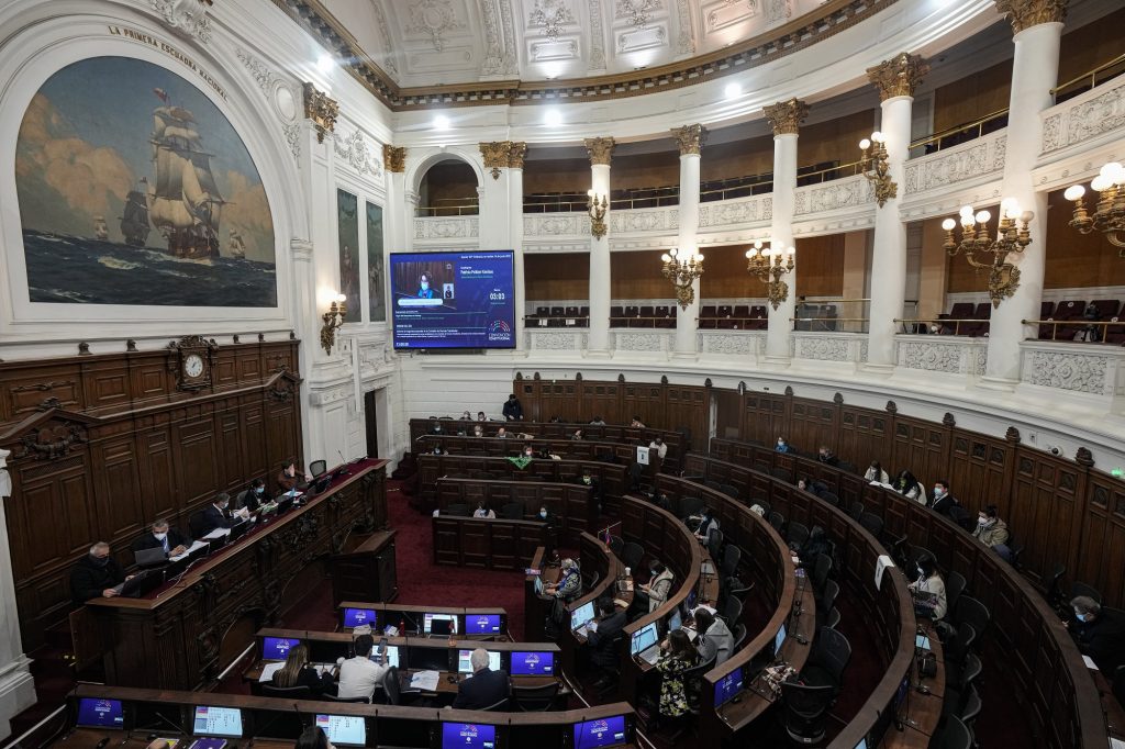 Χιλή: Το Κογκρέσο έγινε… αρένα βουλευτές πιάστηκαν στα χέρια – Τραυματίστηκε ο αντιπρόεδρος της Βουλής (βίντεο)