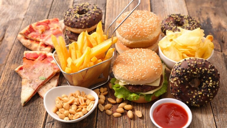 Κίνδυνος από τα υπερεπεξεργασμένα τρόφιμα – Τι δείχνουν νέες μελέτες