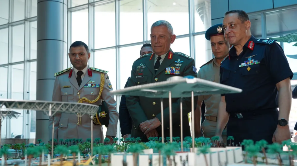 Ολοκληρώθηκε η επίσημη επίσκεψη του αρχηγού ΓΕΕΘΑ Κωνσταντίνου Φλώρου στην Αίγυπτο (φώτο)