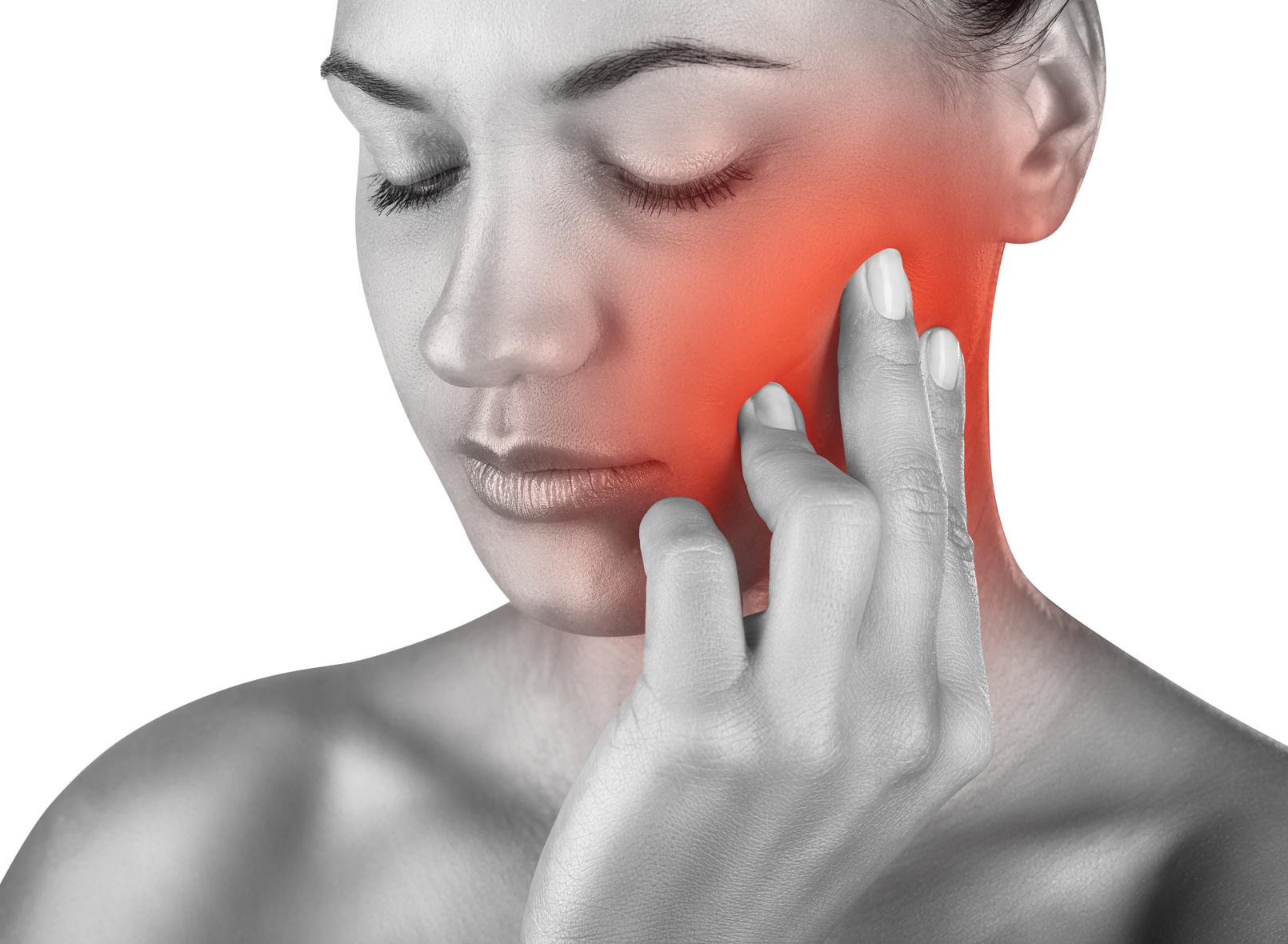 Πονόδοντος, αιμορραγία ούλων & σπάσιμο δοντιού: Τι να κάνετε μέχρι να πάτε στον οδοντίατρο