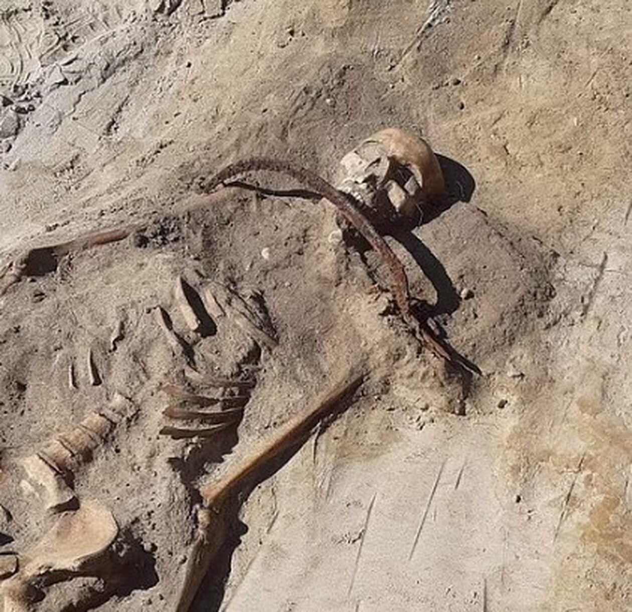 Ασυνήθιστο εύρημα σε νεκροταφείο στην Πολωνία: Την κλείδωσαν για να μη γίνει… «βρυκόλακας»!