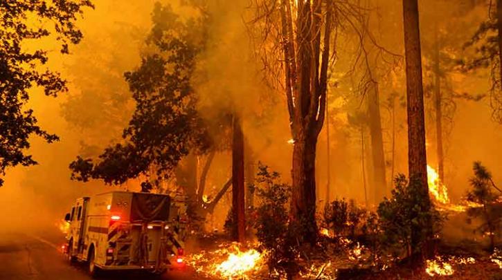 Καλιφόρνια: Ακραία υψηλές θερμοκρασίες – Μεγάλη πυρκαγιά μαίνεται ανεξέλεγκτη για τρίτη μέρα