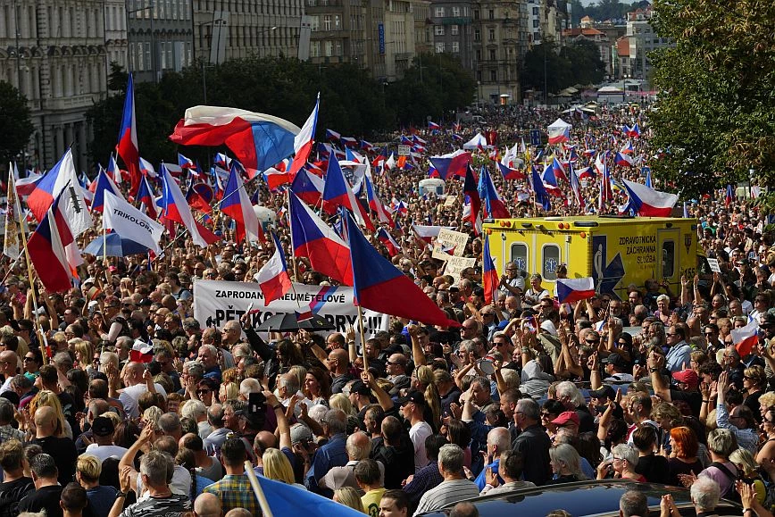 Τσεχία: Κατά της κυβέρνησης – Της ΕΕ και του ΝΑΤΟ διαμαρτυρήθηκαν πάνω από 70.000 διαδηλωτές