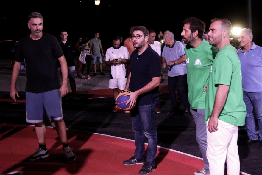 Νίκος Ανδρουλάκης: Ρήξη χιαστού έπαθε παίζοντας μπάσκετ στο Ζάππειο