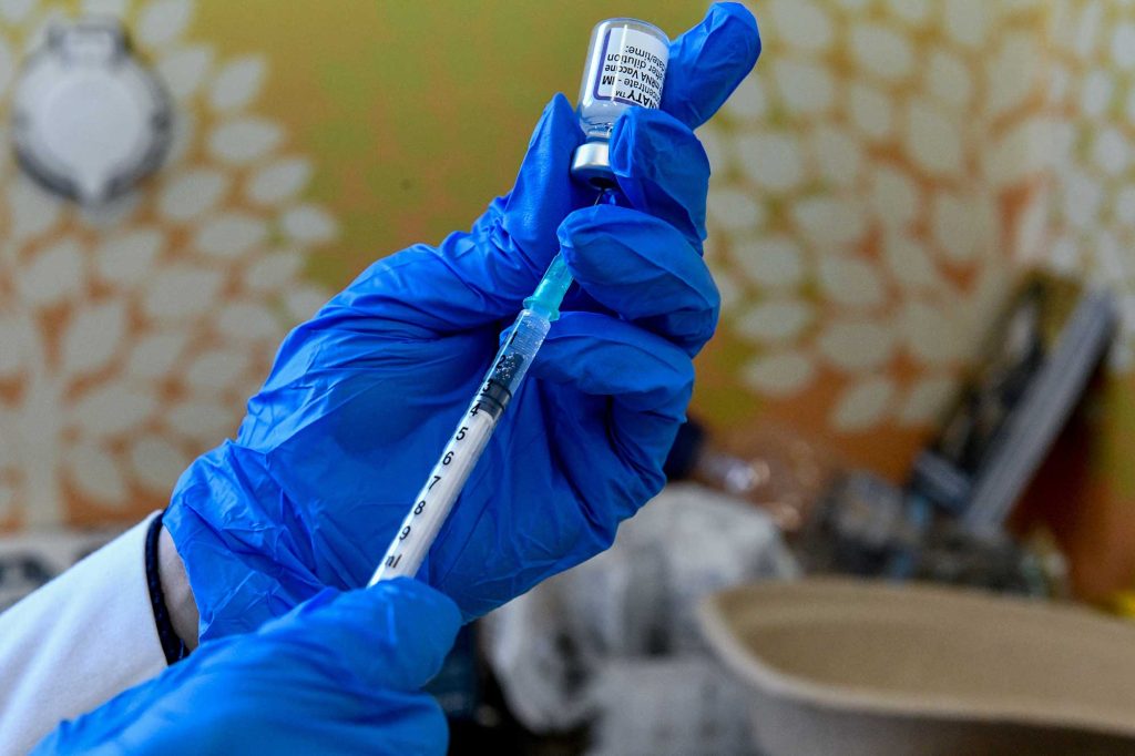 Νέα έρευνα για τα mRNA εμβόλια Covid-19: Nανοσωματίδια αλλάζουν και καταστρέφουν το ανοσοποιητικό σύστημα