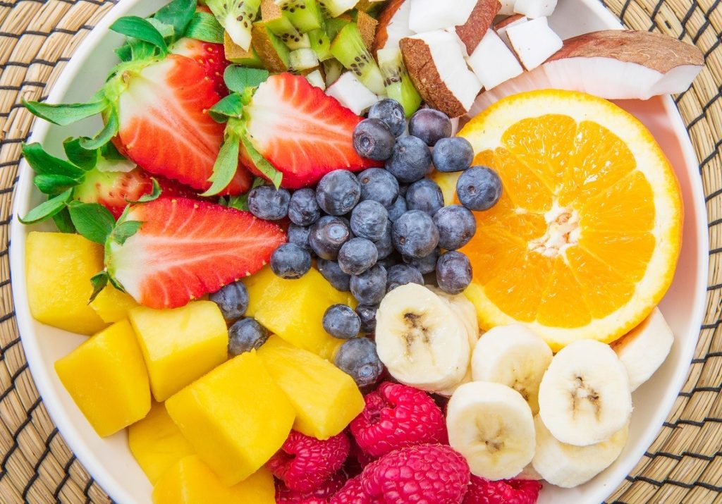 Μπορείτε να τα φάτε άφοβα: Αυτά είναι τα φρούτα με τη λιγότερη περιεκτικότητα σε ζάχαρη