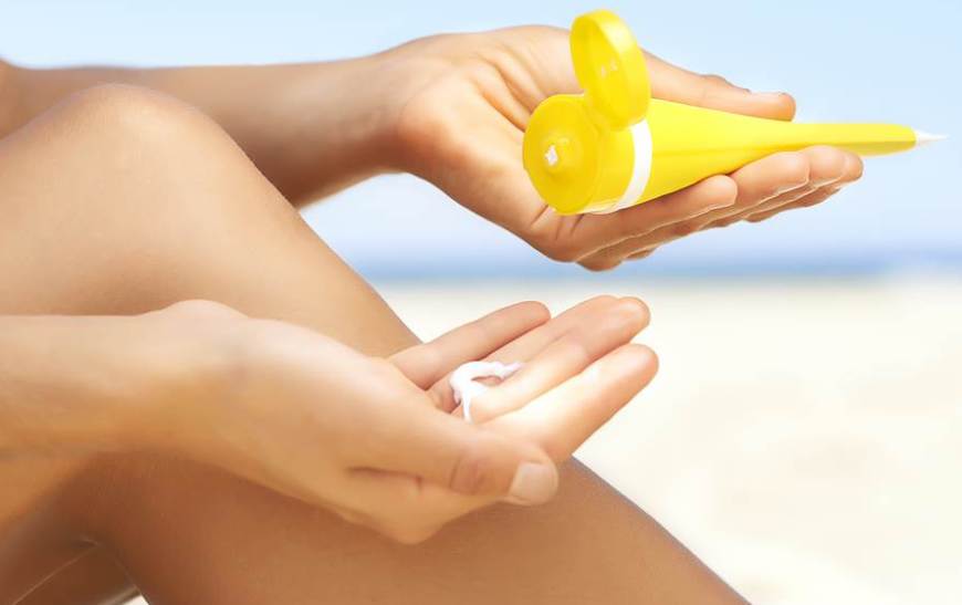 Να τι παθαίνεις αν για 40 χρόνια βάζεις αντηλιακό στο πρόσωπο αλλά όχι στον λαιμό!