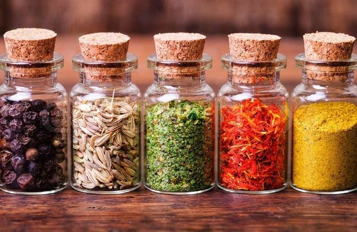 Αυτοί είναι οι 5 τρόποι να αξιοποιήσεις τα ληγμένα μπαχαρικά