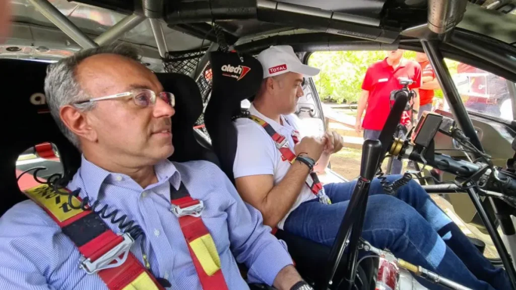 Ο Χρήστος Σταϊκούρας «συνοδηγός» στο ΕΚΟ Ράλλυ Ακρόπολις (φωτο)